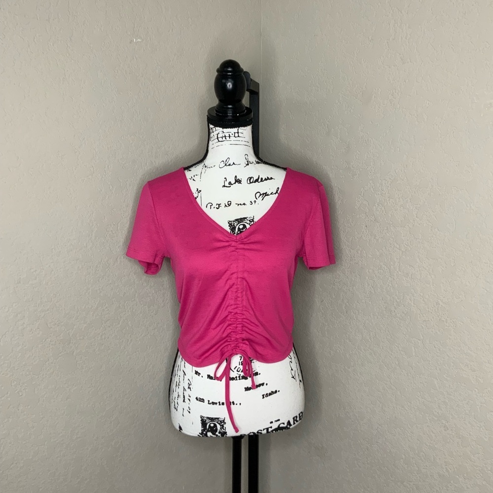 #59 NWT Glo Fashion Pink Cropped Tee With Tie in Middle Size Large